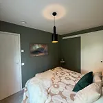 Modern Townhouse With Sauna Apartmán
