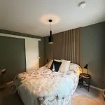 Modern Townhouse With Sauna Apartmán