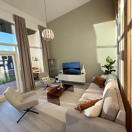 Modern Townhouse With Sauna *